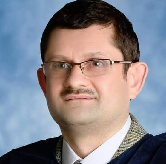 Daha17_31's tweet photo. İklim Kanunu hakkında hiçbir şey bilmiyorsanız bile neden karşı olmanız gerektiğini size şöyle anlatayım:

Şu iki tip bir oldu ve bu kanunu getirdi. https://t.co/petq4JN3kN