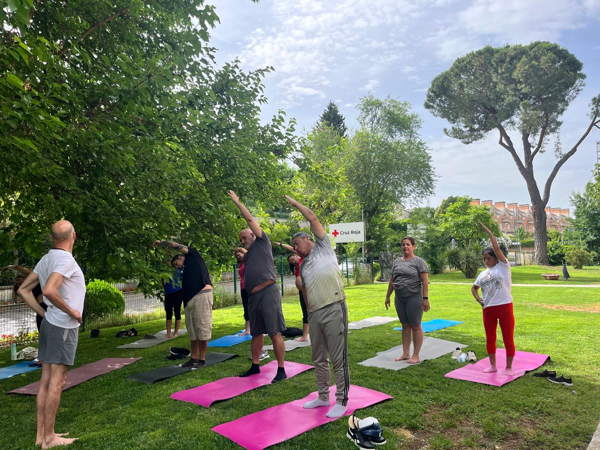 La semana pasada la Asamblea de Pozuelo, en colaboración con Yoga One Pozuelo, empresa socia de Cruz Roja, organizó un taller de iniciación al yoga con usuarios de los programas Extrema, Mujer y Salud
#Bienestar #SaludMental #Yoga #CuidarseEsQuererse #AsambleaPozuelo #YogaOne