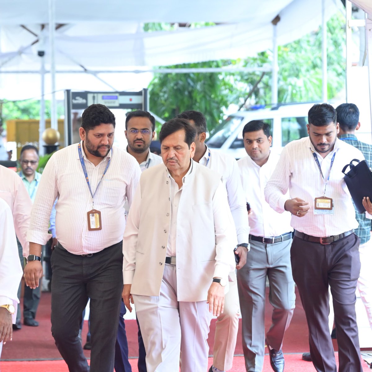 MPLodha's tweet photo. 📍विधानभवन, मुंबई | महाराष्ट्र विधानमंडळ अधिवेशन 2025

विधानभवन परिसरात प्रवेश करताना...

#Maharashtra #Mumbai 
#VidhanParishadSession2025 #पावसाळीअधिवेशन२०२५ https://t.co/noAcP8R09l