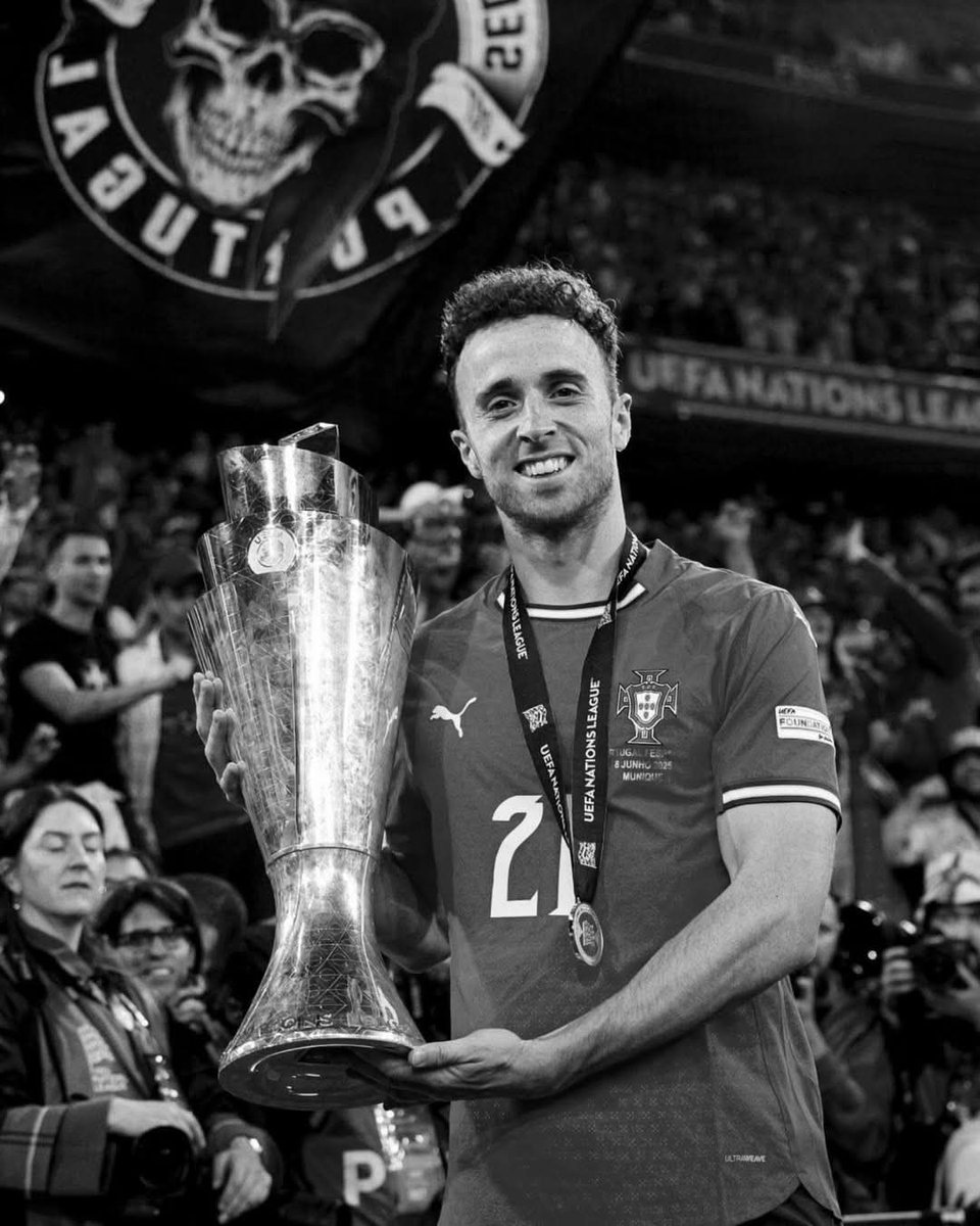 UR_Smc456's tweet photo. 💔 Shock and sorrow: Liverpool &amp; Portugal star Diogo Jota (28) and his brother André Silva (26) tragically died in a car crash in Zamora, Spain—after a tyre blew out and the Lamborghini burst into flames. A recent husband, father of 3, and football legend. Rest in peace. #RIPJota https://t.co/lSZrysZbnw