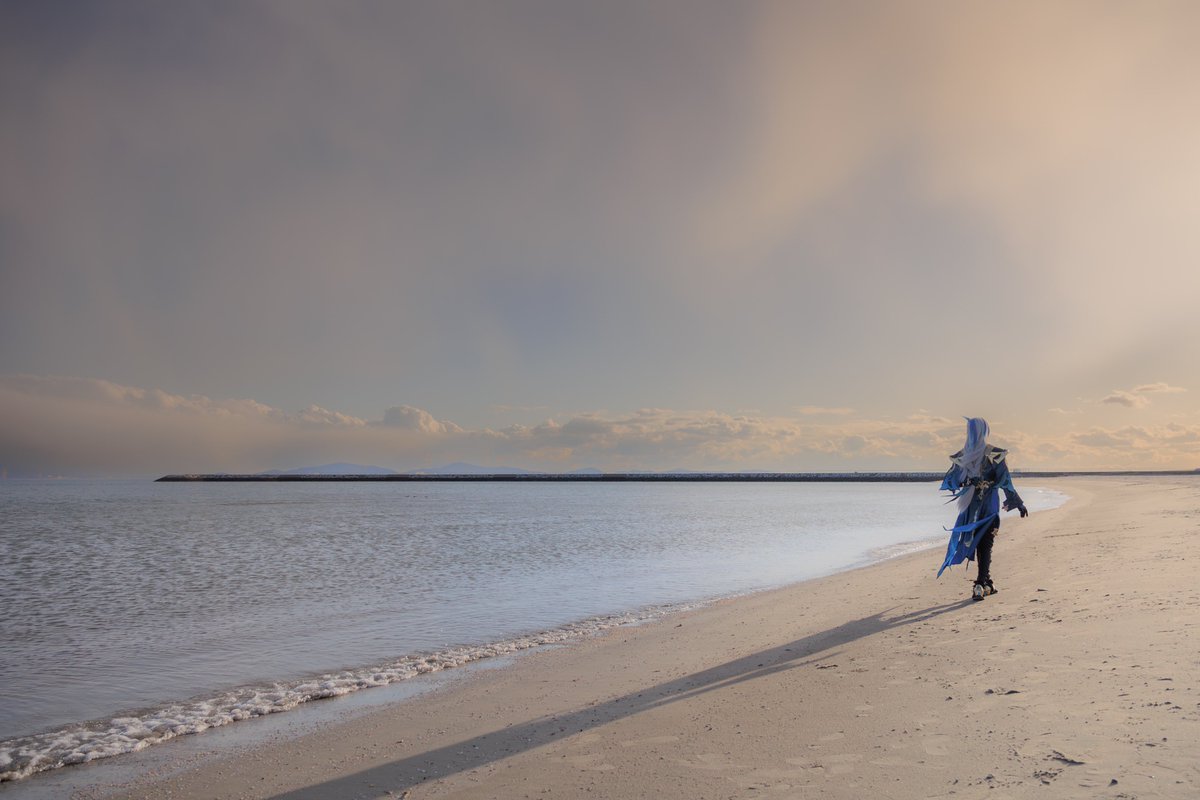 〖Cosplay〗原神 / ヌヴィレット Neuvillette

夕雲は染められて黄昏の空に錦を散らし、
夕日に照らされた黄金の水が川を流れる。
孤独な影はひとり彷徨う。
澗底の寂しき亡霊のように。
𓐄𓐄𓐄𓐄𓐄𓐄𓐄𓐄𓐄𓐄𓐄𓐄𓐄𓐄𓐄𓐄𓐄𓐄𓐄𓐄𓐄𓐄𓐄𓐄𓐄 
Photo：<a href="/Naga2000N/">ナガシー☀️</a> 
#GenshinImpactcosplay #ラグコス