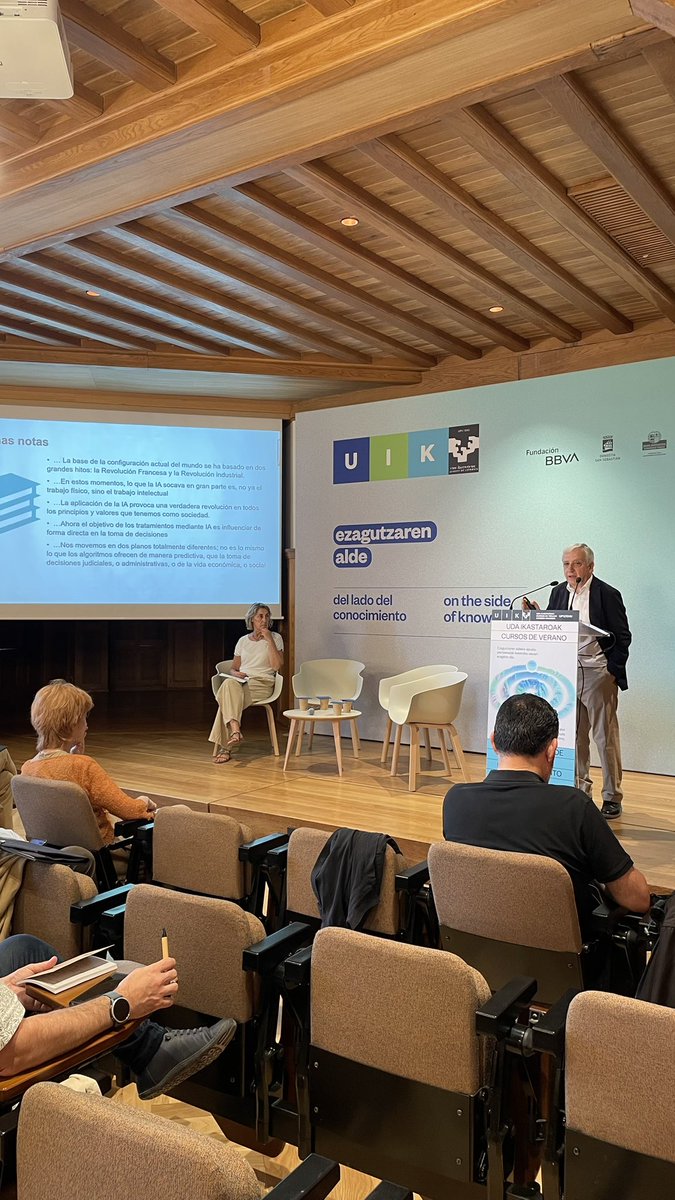 📲Luis Ignacio Vicuña Nicolás, exdirector del CENDOJ y de la Agencia Vasca de Protección de Datos, analiza los retos ético-jurídicos de la #IA para los órganos de control.

<a href="/uik_eus/">UIK</a> <a href="/avpd_dbea/">AVPD - DBEA</a>