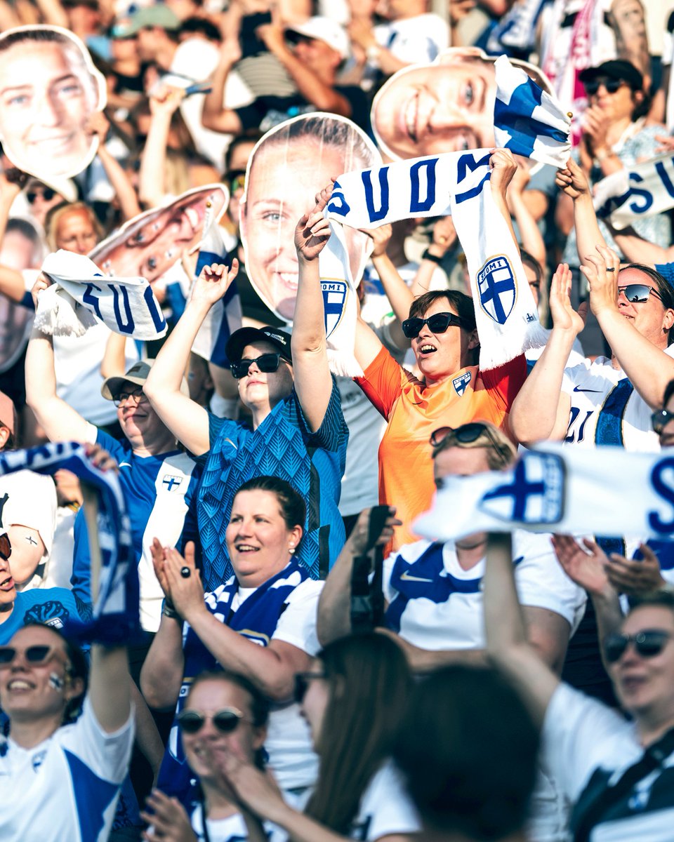 HelmaritFI's tweet photo. Yhdessä toisiamme nostaen! 💙🤍
Kiitos upeasta kannustuksesta 🫶
#Helmarit #MeOlemmeSuomi #WEURO2025 #ISLFIN https://t.co/hWiw8UqEIy