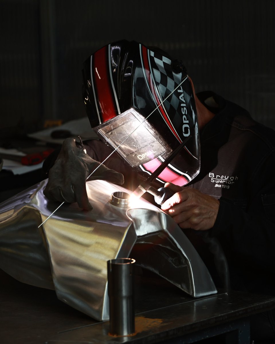 Richard_Mille's tweet image. The RMB01, powered by a sculpted 997cc twin-cylinder engine, blends the spirit of Richard Mille watches with high-performance motorcycle engineering, without gimmicks.
