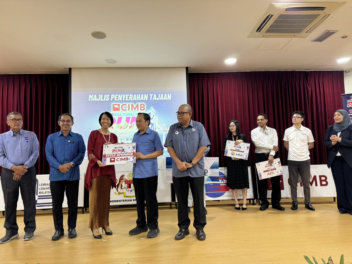 Penyerahan Cek Tajaan &amp; Program Jom Makan Durian Sempena "#CIMB #ASEAN Cultural Night Run 2025 @ #Penang 2nd Bridge” di  #LLM HQ pada ptg Khamis 3/7/25.

Program pada 8 malam 16/8/25 di Jambatan ke-2 Pulau Pinang. Silakan utk menyertainya. Lihat laman web llm.gov.my