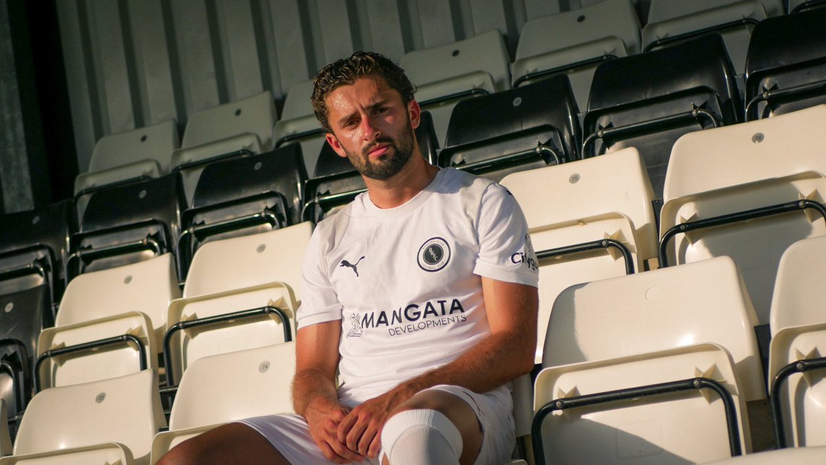 L7K7_'s tweet photo. Got called down to Meadow Park the other evening to shoot an interview and grab some photos for @BOREHAM_WOODFC’s newest signing, Aaron Henry.

Always fun to work with those at BWFC! https://t.co/SPdwJcZaAQ