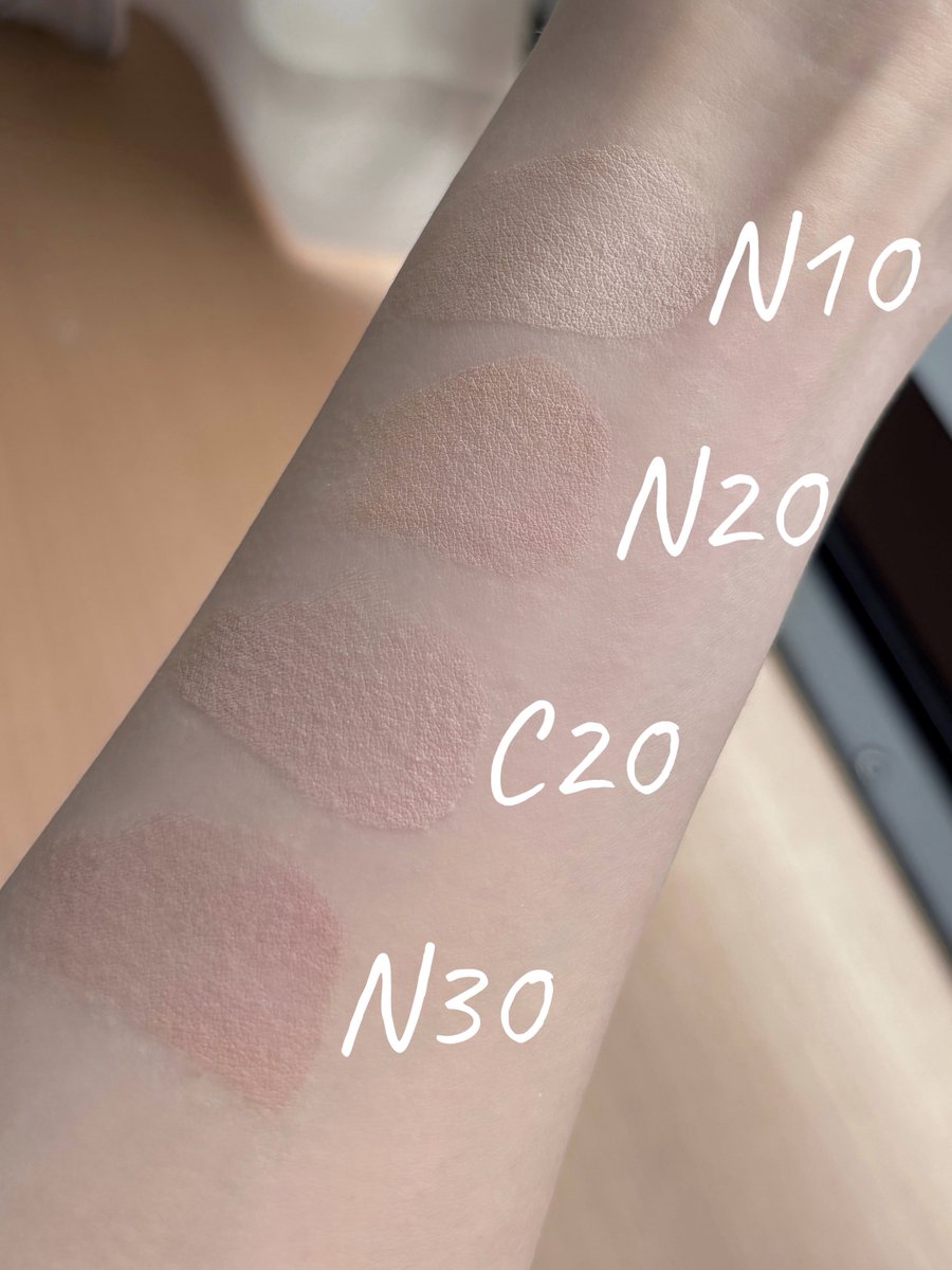 メイクが崩れやすい夏、ベースメイクすら諦めがちだけど、今日は気合いを入れたい✊って時はメイベリンのクリームパクトを頼ってる◎
バームがとろけて馴染むからピタッと密着して、ハイカバーなのに厚塗り感がないからすごく好きな仕上がり。
これはN10。
(PR)