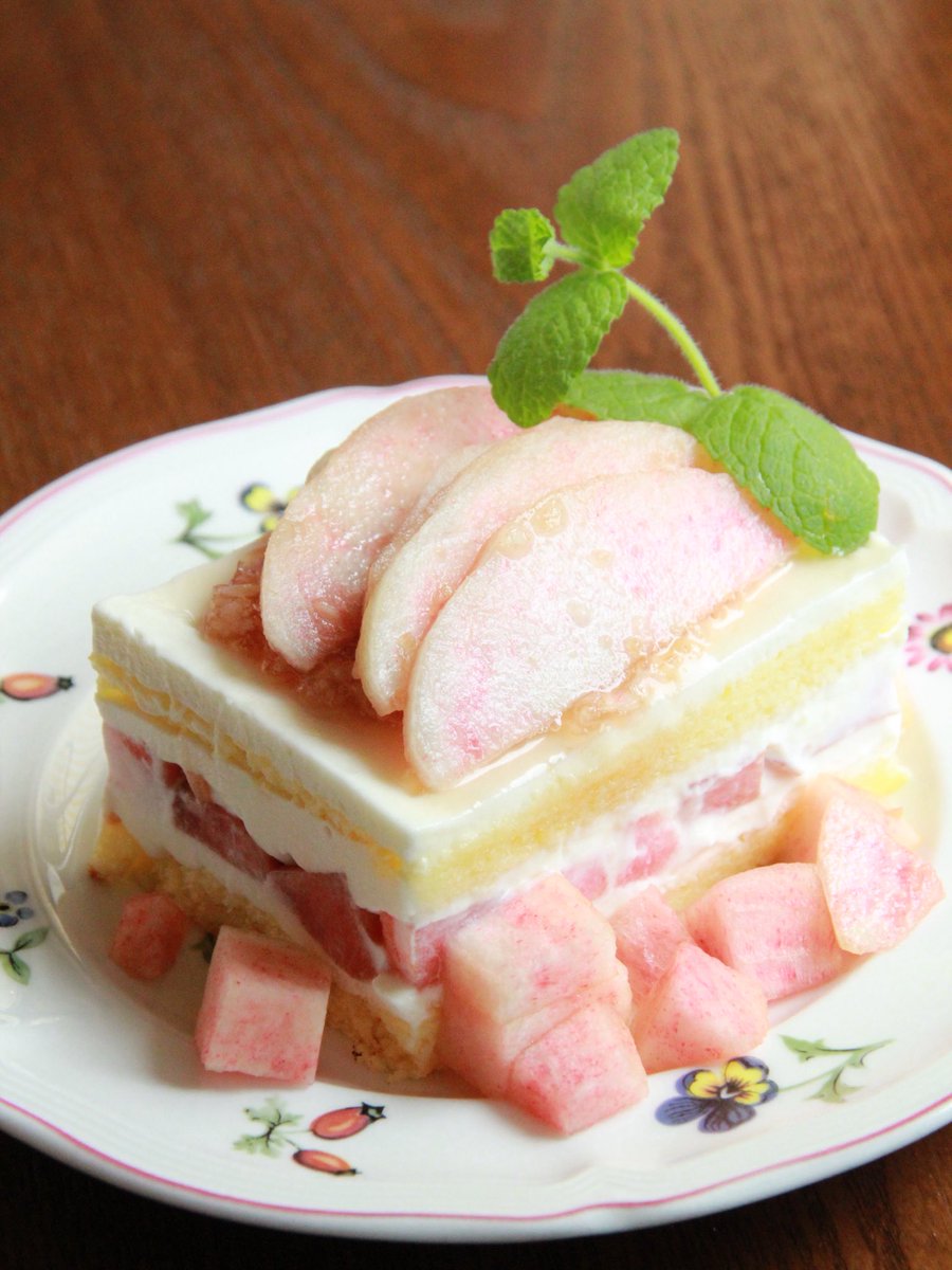 강경 딱복파 모여라🍑🍑
딱복만 먹는 사장이 준비한 돌어온 복숭아 케이크 🙇🏻‍♀️🙇🏻
딱복을 많이 구하진 못했어서 알림이 늦었습니다. 
7월2일 수요일 부터 매장에서 준비되었습니다.
7,8월 한정 애프터눈 티세트에 준비됩니다. 👍😉🍑🍑🍑🍑🍑