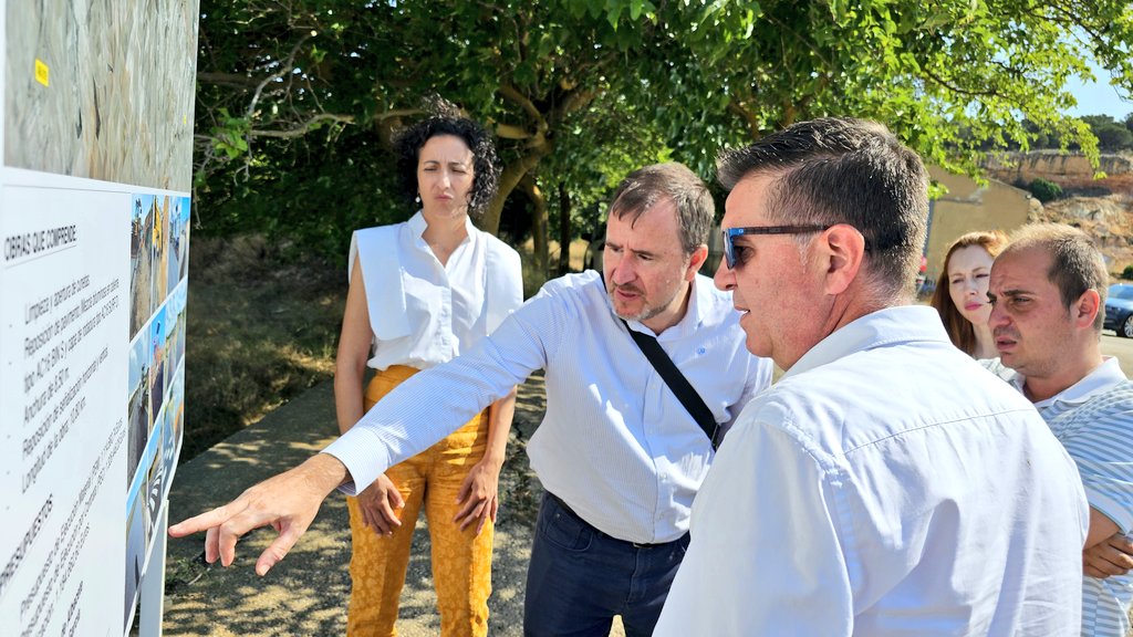 dipualba's tweet photo. 🛣 1,2 millones € para mejorar más de 10km de la #AB215 entre #Higueruela y #HoyaGonzalo
👉🏼Una actuación que refuerza la #conectividad y la #SeguridadVial en el #CorredorDeAlmansa
💬@santicenizate: “Invertir en carreteras es invertir en oportunidades”.
https://t.co/dQYuHDF4Z4 https://t.co/wyZ0I7FhFp