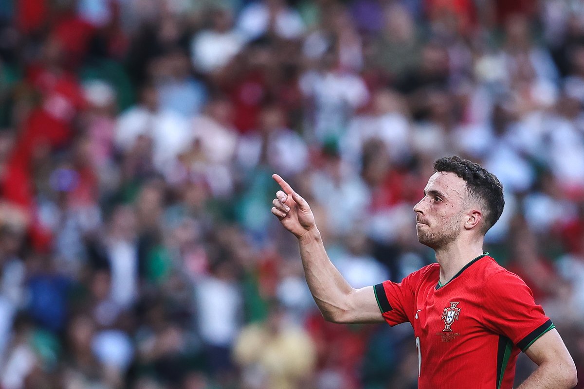 O #PAR José Pedro Aguiar-Branco manifesta profunda consternação pela morte do internacional português Diogo Jota e do seu irmão, André Silva. Uma grande perda para o futebol nacional. À família, aos amigos e aos colegas, expressa sentidas condolências.