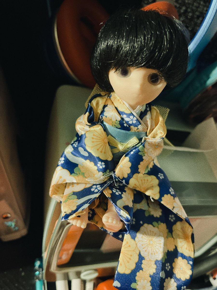 暑くてうみくんのウィッグが取れたので付け直した
服はダイソーの人形のを丈を短くした
うみくんのおとこのこよりの中性感すごくすき