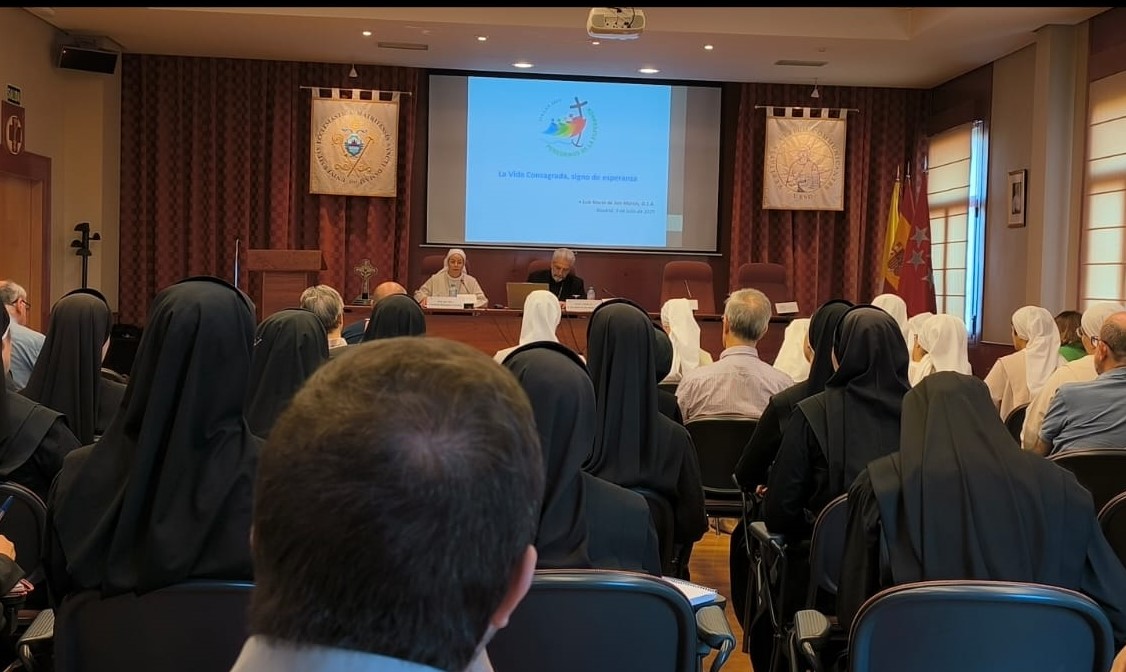 🔚Clausuramos las Jornadas para la #VidaConsagrada con la ponencia «La Vida Consagrada, signo de esperanza» de <a href="/LMarinOSA/">Luis Marín de San Martín</a>, Subsecretario de la Secretaría General del <a href="/Synod_va/">Synod.va</a>

🙏Gracias a todos los ponentes y participantes por estos días de formación