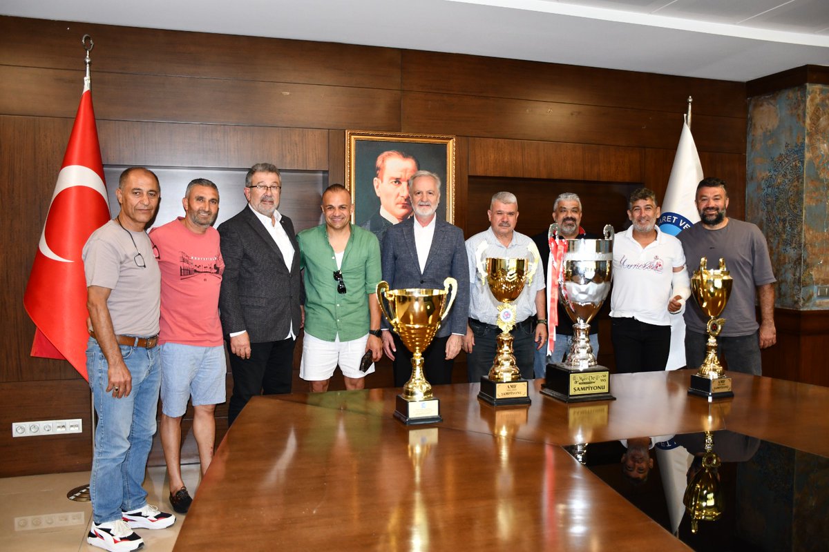 İskenderun Veteranlar Spor Klübü, İTSO’yu ziyaret etti. İTSO Başkanı Levent Hakkı Yılmaz, Muhasip Üye Gassan Kuran ve İTSO Yönetim Kurulu Üyesi Sedat Uysal’ın da bulunduğu ziyarette;
📌 50+ Yaş Antalya Turnuvası Türkiye Şampiyonluğu
📌 40+ Yaş Akdeniz Masterler Federasyonu