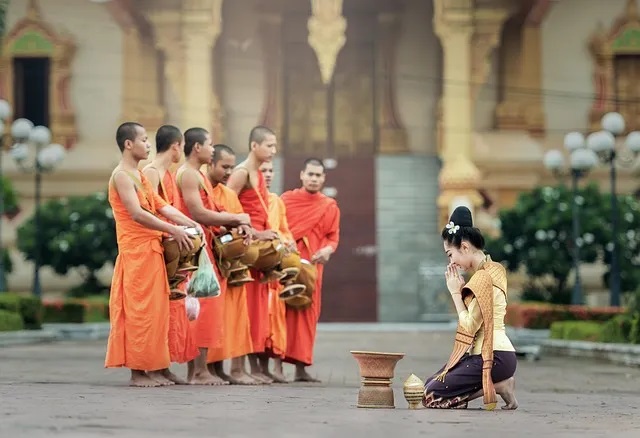AsiaUnmasked's tweet photo. 🌏 Respect goes a long way when you travel.

Master key customs across Southeast Asia — from greetings to temple etiquette.

A practical guide to culture, manners &amp; sustainable travel in every country.

#TravelRespectfully #SoutheastAsia #CulturalEtiquette https://t.co/O2Hhlr6rOt