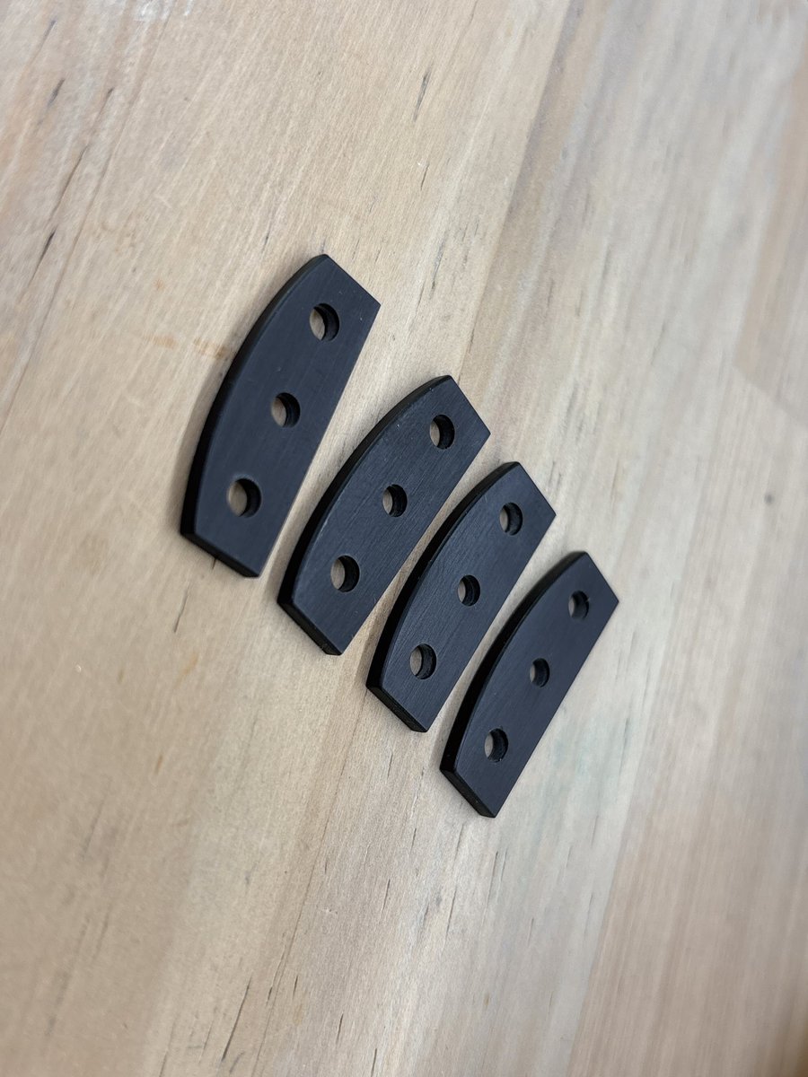 tariki_fretless's tweet image. PU交換のために広げられていたキャビティを元の大きさに戻しました。