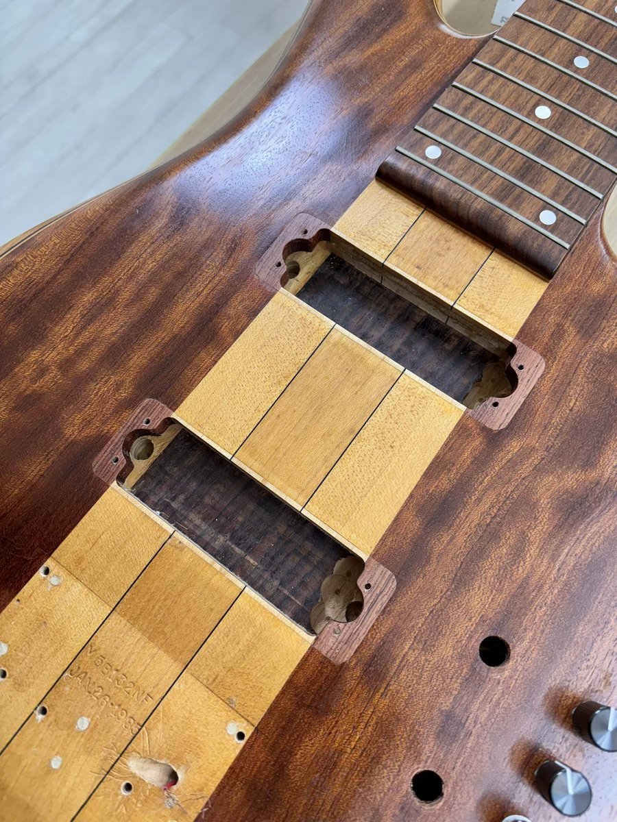 tariki_fretless's tweet image. PU交換のために広げられていたキャビティを元の大きさに戻しました。