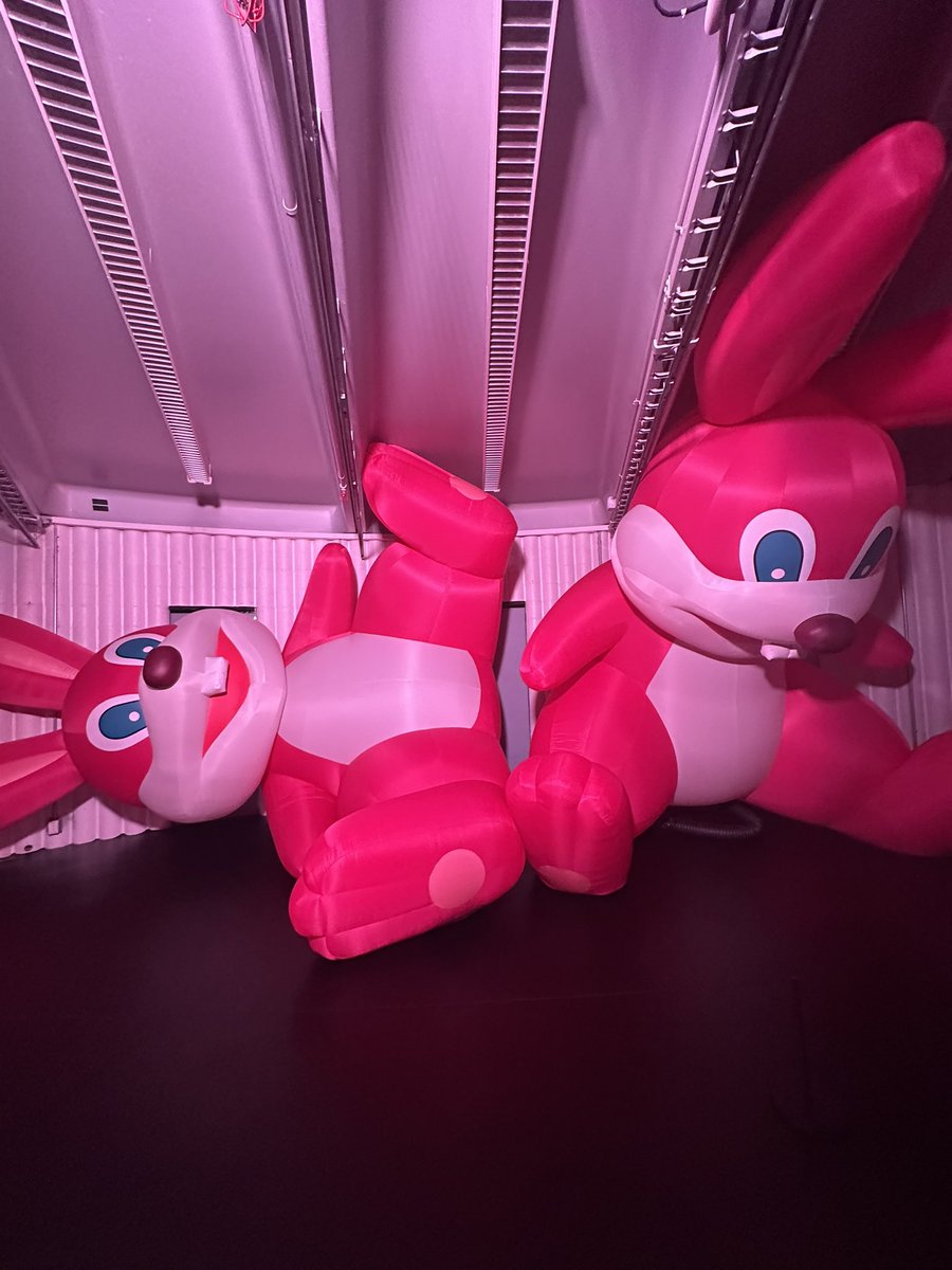 luvrtaejun's tweet photo. I had a great birthday this year 🥳🥳 and got to play with lots of balloons and bubbles https://t.co/yV9oyi8jKh