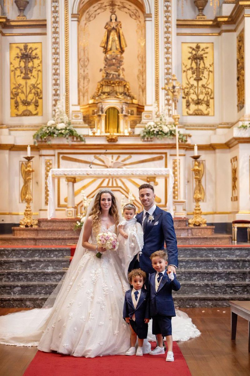 srizkm's tweet photo. An incredible footballer - he played with passion and loved the game. A man who connected with the fans (FIFA tournaments). Taken far too soon. My condolences go out to his new bride (long-time partner), children, family, friends, teammates, fans, and others. #diogojota https://t.co/qOpAu6iiT4