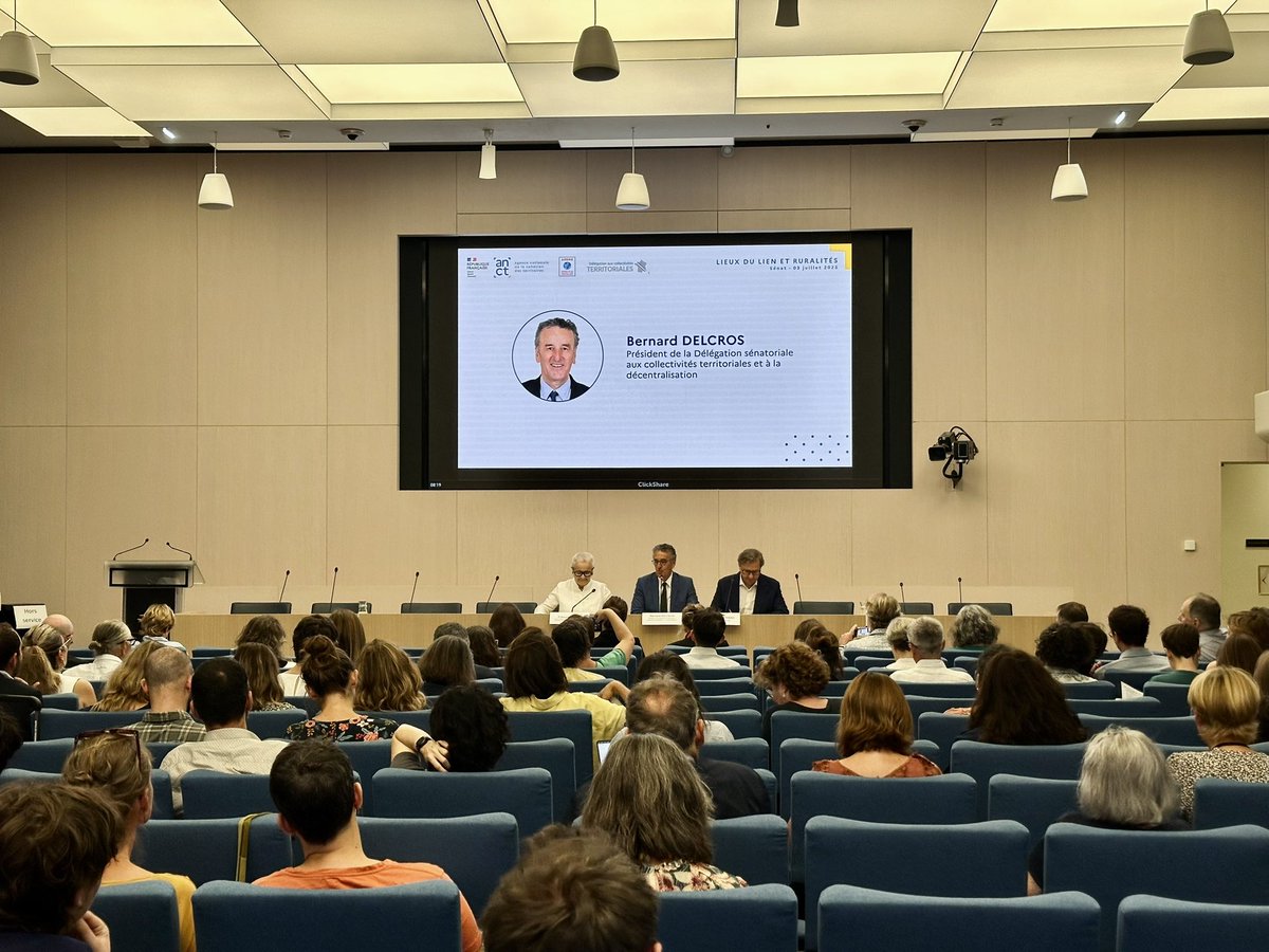Heureux d’ouvrir ce matin au <a href="/Senat/">Sénat</a>, et de parrainer, le colloque « Lieux du lien et ruralités », co-organisé par l’@ancterritoires et l’<a href="/ademe/">ADEME</a>.

➡️ Un temps d’échange essentiel sur les leviers du lien social et le rôle des tiers-lieux dans la vitalité de nos #ruralités.