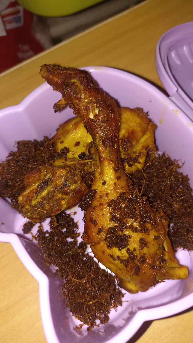 Novianti_w30's tweet photo. @FOOD_FESS ayam goreng, wkwkwk https://t.co/BUrmYr0SAK