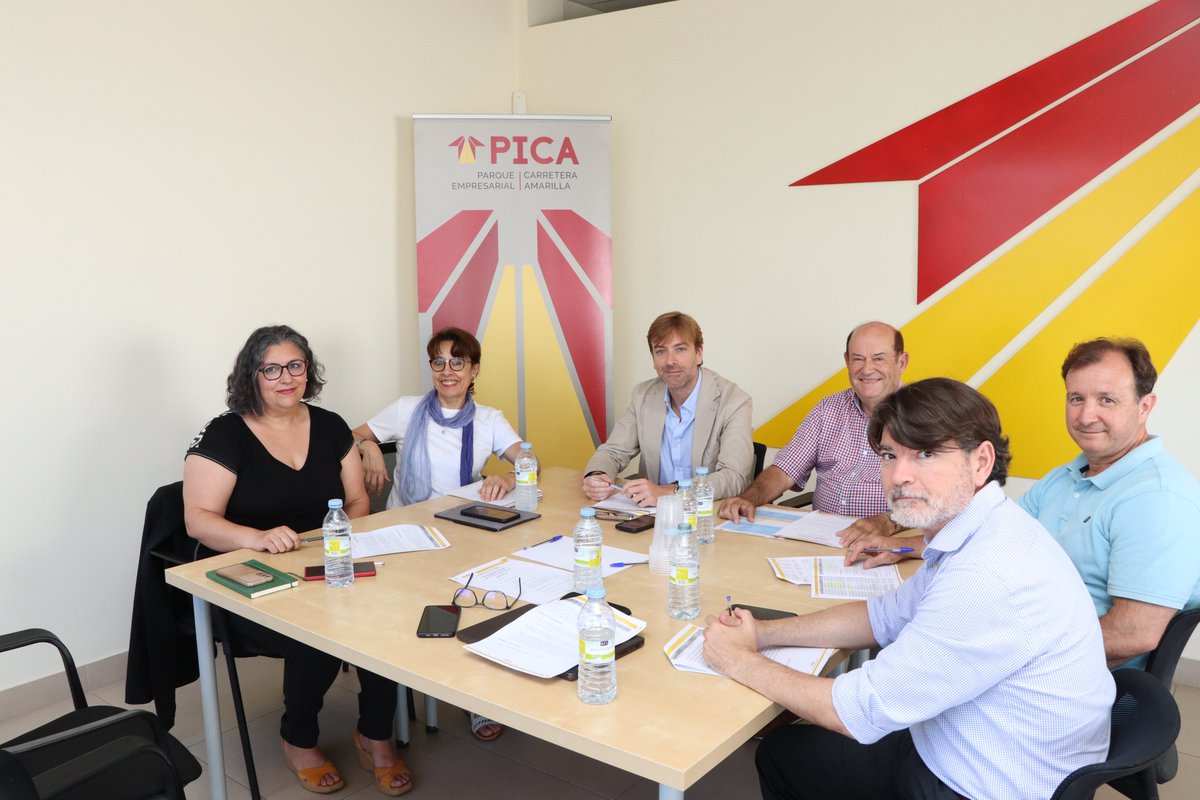 💼🤝La Junta Directiva del <a href="/ParquePICA/">P. Empresarial PICA</a> ha celebrado una reunión ordinaria en la que se ha analizado el estado de las obras actualmente en marcha en las calles Economía, Montesierra y Beca Mateos.

#SevillaHoy 

🔗 parquepica.com/noticia/junta-…