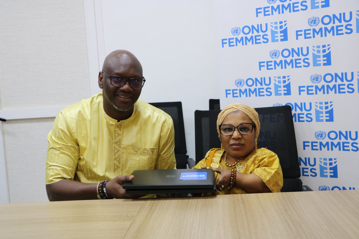 maliactu's tweet photo. Mali🇲🇱 : #ONU_Femmes, Un Acteur Clé pour l'Égalité et la Paix dans un Contexte de Crise !
Le bureau d'ONU Femmes au Mali joue un rôle fondamental dans la promotion de l'égalité des sexes et le soutien à la reconstruction du pays. Face à l'instabilité persistante et aux défis socio-économiques majeurs depuis la crise de 2012, l'agence déploie des efforts pour intégrer la perspective de genre dans tous les processus de paix et de développement. Son action est cruciale pour la consolidation des droits des femmes, particulièrement affectées par les violences basées sur le genre et les déplacements massifs.
Dans ce contexte de transition, ONU Femmes s'engage activement à renforcer la participation des femmes dans la vie politique et les initiatives de réconciliation nationale, considérant leur leadership essentiel pour un environnement inclusif. L'organisation soutient également l'autonomisation économique des femmes et lutte contre les vi0lences, notamment sexu€lles, par des programmes de prévention et de protection.
Selon vous, quelles sont les priorités pour les femmes au Mali en ce moment ? Comment pouvons-nous collectivement mieux soutenir leur rôle dans la construction d'un avenir pacifique ?
Partagez vos idées ! 👇
#Mali #ONUFemmes #ÉgalitéDesSexes #Paix #DroitsDesFemmes #ActualitésMali
La Rédaction