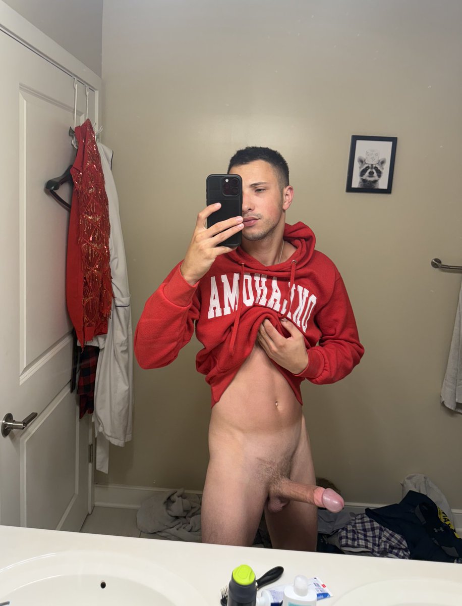 TylerJones2122's tweet photo. I woke up so hard I thought my cock was gonna explode 😂😈 https://t.co/b6sBrqs9yD