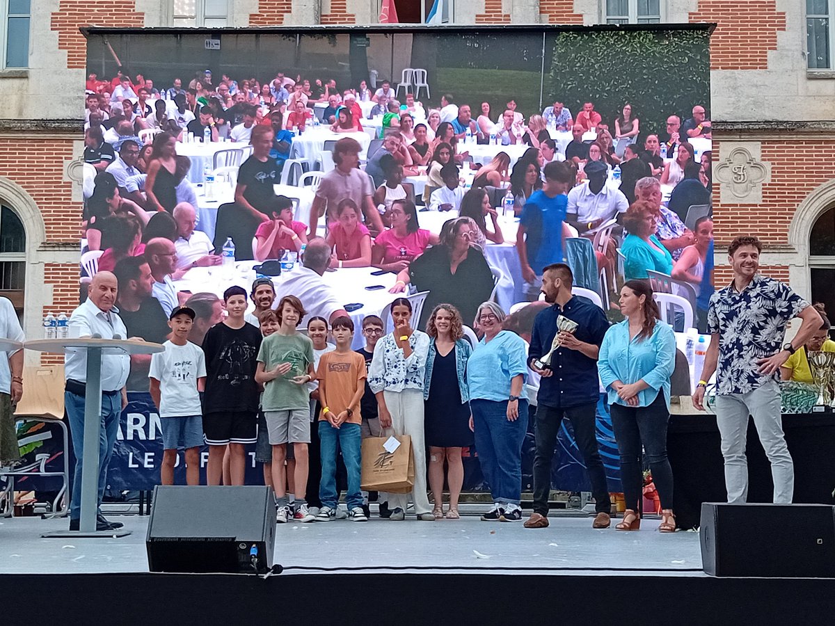 DSDEN82's tweet image. Fête des Sports au château du @tarnetgaronne82. Grâce à l'@Unss82TarGar plusieurs de nos élèves ont été récompensés @ClgPerbosc , @ClgJJRousseau82 et lycée agricole de Capou. Bravo aux élèves et merci aux équipes pédagogiques pour leur investissement et leur accompagnement.