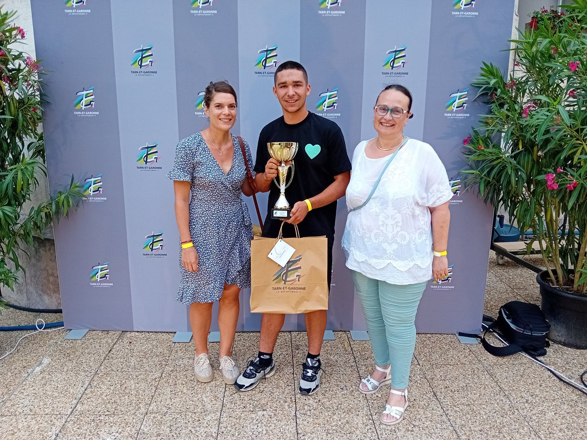 DSDEN82's tweet image. Fête des Sports au château du @tarnetgaronne82. Grâce à l'@Unss82TarGar plusieurs de nos élèves ont été récompensés @ClgPerbosc , @ClgJJRousseau82 et lycée agricole de Capou. Bravo aux élèves et merci aux équipes pédagogiques pour leur investissement et leur accompagnement.