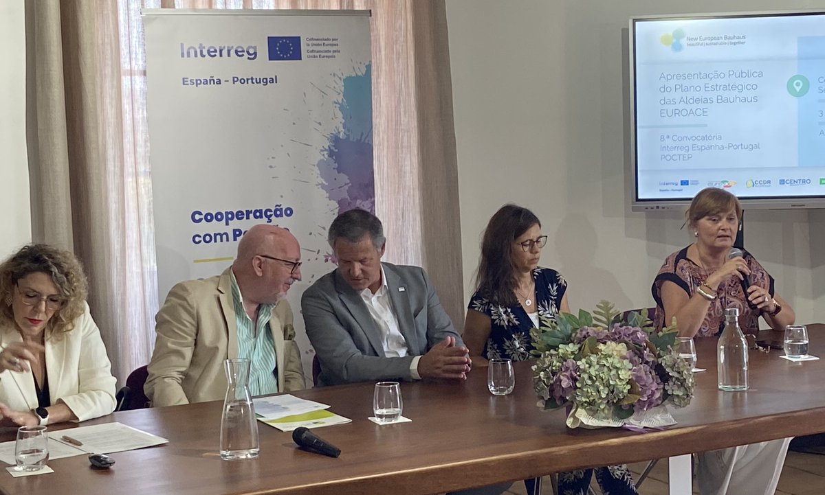 Las Directoras Generales de Desarrollo Rural <a href="/Junta_Ex/">Junta de Extremadura</a> , Mª Ángeles Muriel, y de Financiación Autonómica y Fondos Europeos, Rosa María Ramos Cotrina, participan en Arronches 🇵🇹 durante la Presentación del Plan Estratégico de las Aldeas Bauhaus <a href="/EUROREG_EUROACE/">Eurorregión / Eurorregião EUROACE</a>