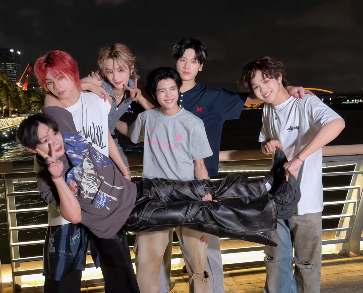 nt1pics's tweet photo. so happy together 💙

#NexT1DE https://t.co/oEe7wRnLc5