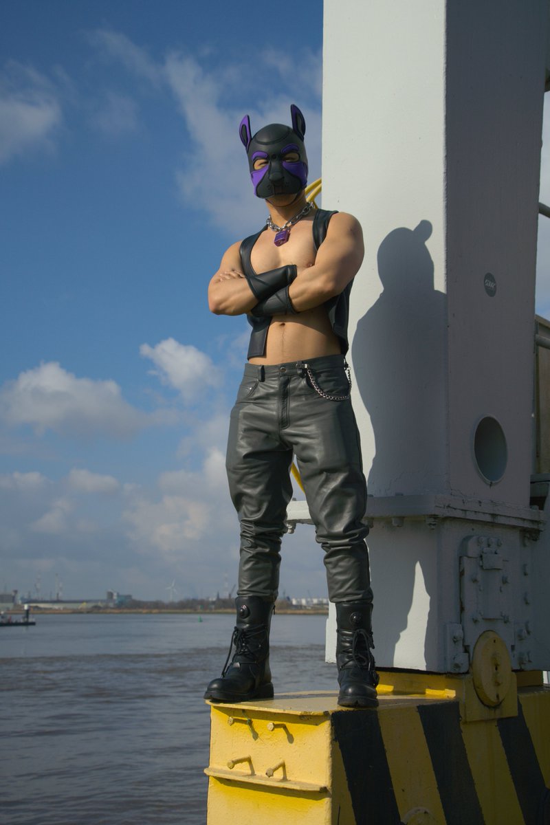 Arf! Who's thinking of Beyond <a href="/DarklandsFest/">Beyond Darklands Festival Antwerp 🇧🇪🔞</a> next year?

I should've posted this beautiful shot by <a href="/pup_vano/">Pup Vano</a> ages ago, but life got a bit overwhelming during and after this year's Darklands.
