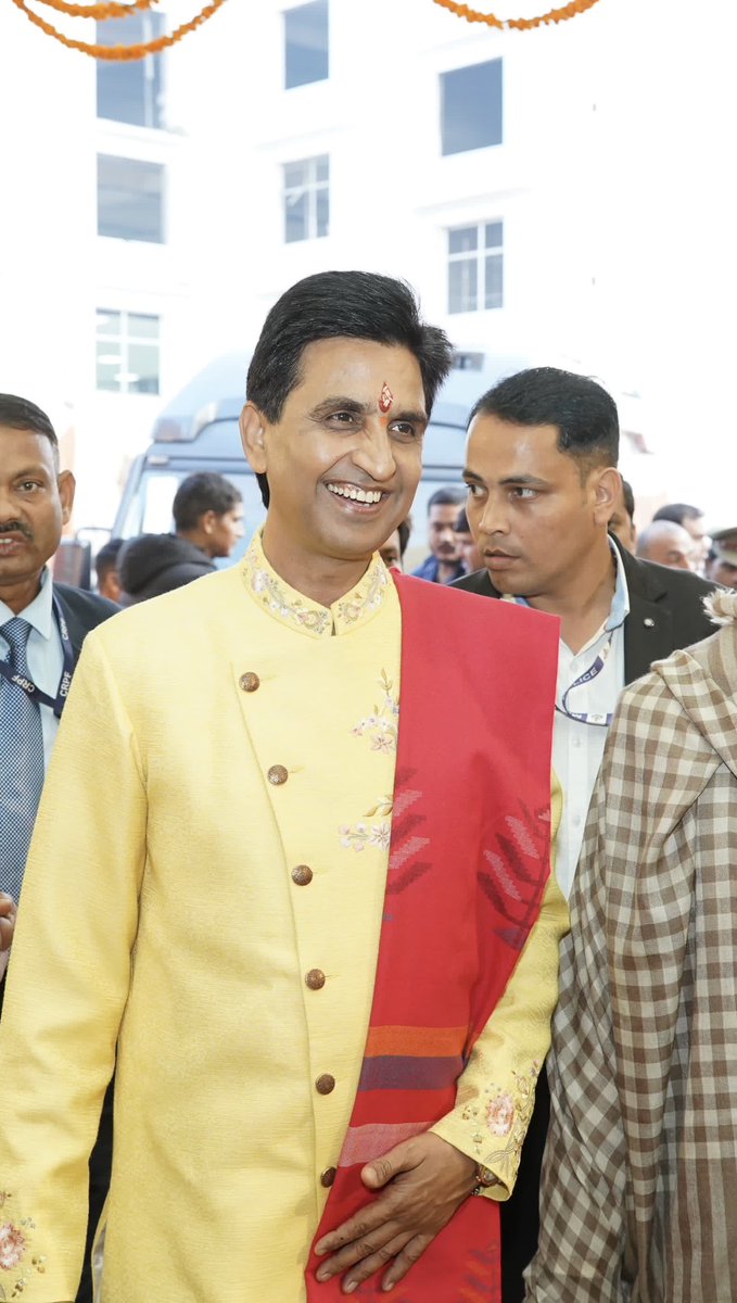 Rofl_Vishvas's tweet image. जब गायक ए.आर. रहमान हों और गीतकार युगकवि @DrKumarVishwas जी
तो संगीत नहीं, आत्मिक अनुभूति होती है।
रामायण अब सिर्फ़ फ़िल्म नहीं, भावना बन जाएगी।
#Ramayana #kumarvishwas