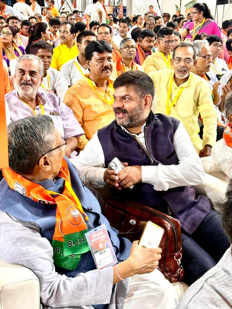 RakeshSinghKol's tweet image. পশ্চিমবঙ্গ বিজেপির @BJP4Bengal রাজ্য সভাপতি নির্বাচিত হবার জন্য সুবক্তা এবং রাজ্যসভার মাননীয় সাংসদ শ্রী শমীক ভট্টাচার্য্যকে  @SamikBJP আন্তরিক শুভেচ্ছা ও অভিনন্দন জানাই।

#BJPWestBengal #SamikBhattacharya #NewLeadership #VoiceOfBengal #BJP2025 #SaveWestBengal