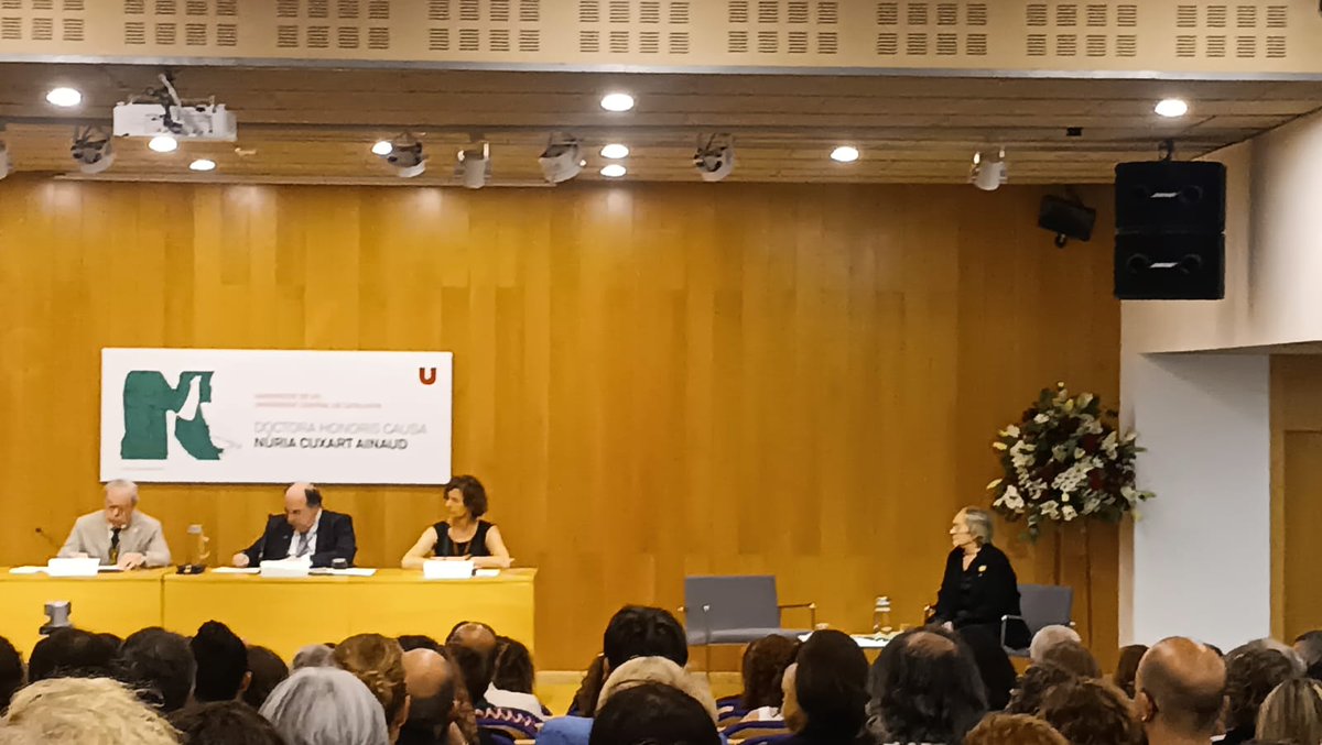 Grupo40I's tweet photo. Momentos del acto de investidura https://t.co/whIoCRQpwc