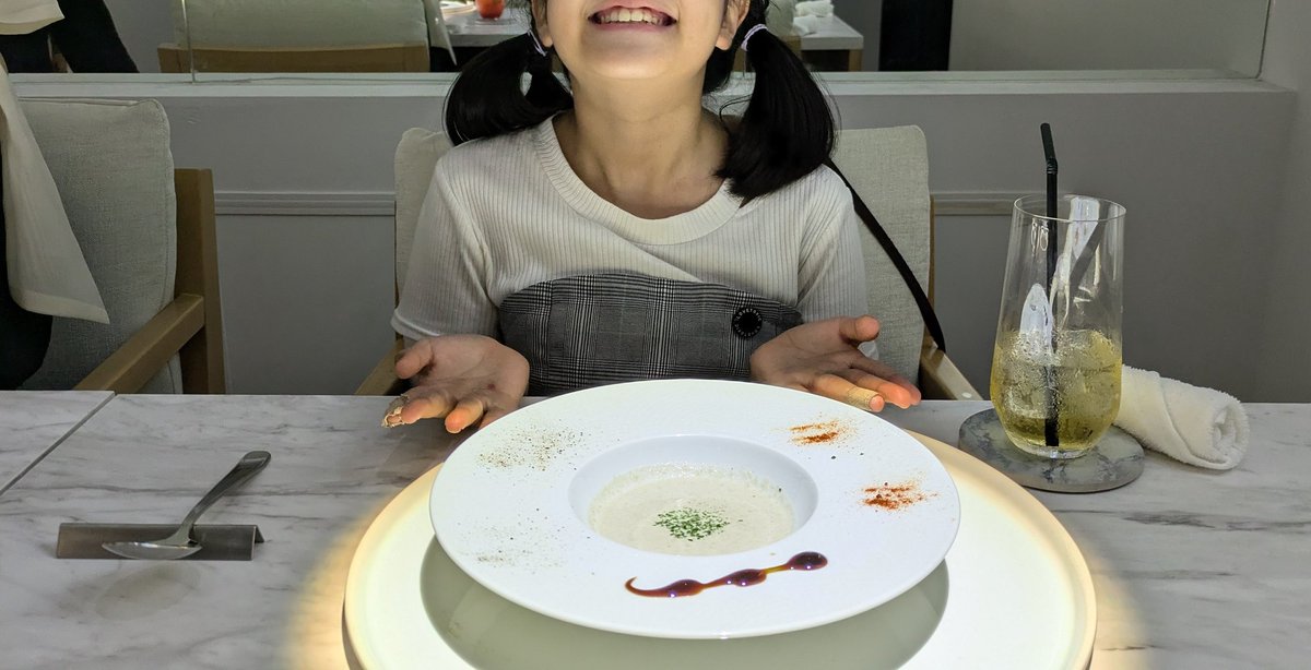 tugumidu's tweet photo. 渋谷にあるプロジェクションマッピング「Little Chef Whitely」に家族で行きました！ずっと気になっていたけど、
なかなかお値段もするので😂子供たちもすごく喜んでくれて本当によい体験でした♡#ピペプロ https://t.co/zUlk7THq33