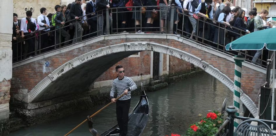 DynamicCecelia's tweet image. Locals in travel hotspots like Venice and Byron Bay are fighting back against overtourism, urging a balance between visitor appeal and preserving community life.  theconversation.com/overtourism-is…