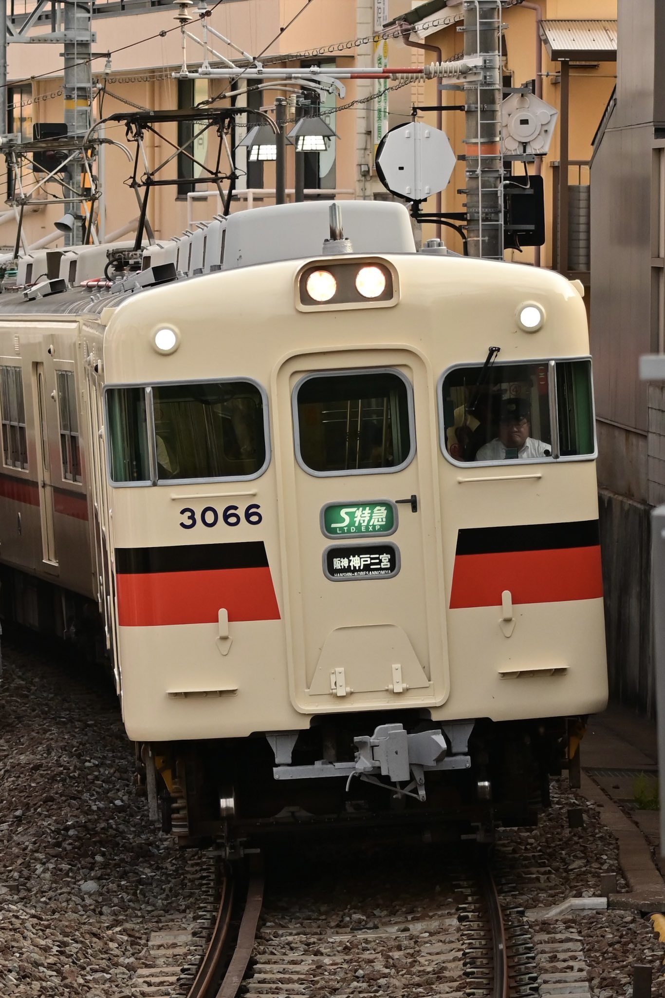 SHARP FUKUDA | 2024-08-16撮影 大阪メトロ中央線 朝潮橋駅にて
