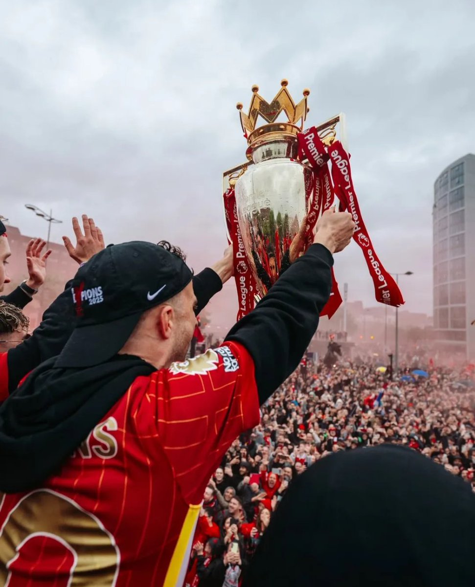 JoshN_1999's tweet image. Our number 20 who brought us number 20, forever in our hearts Diogo ❤️🇵🇹