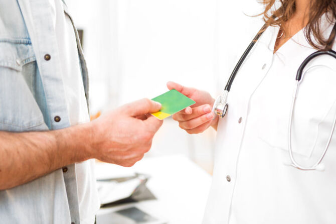 Het verwijzen naar de geestelijke gezondheidszorg is nog steeds een groot probleem voor veel huisartsen. MIND roept de ggz op om geen exclusiecriteria toe te passen en mensen niet naar de huisarts terug te verwijzen. 

mindplatform.nl/nieuws/verwijz…