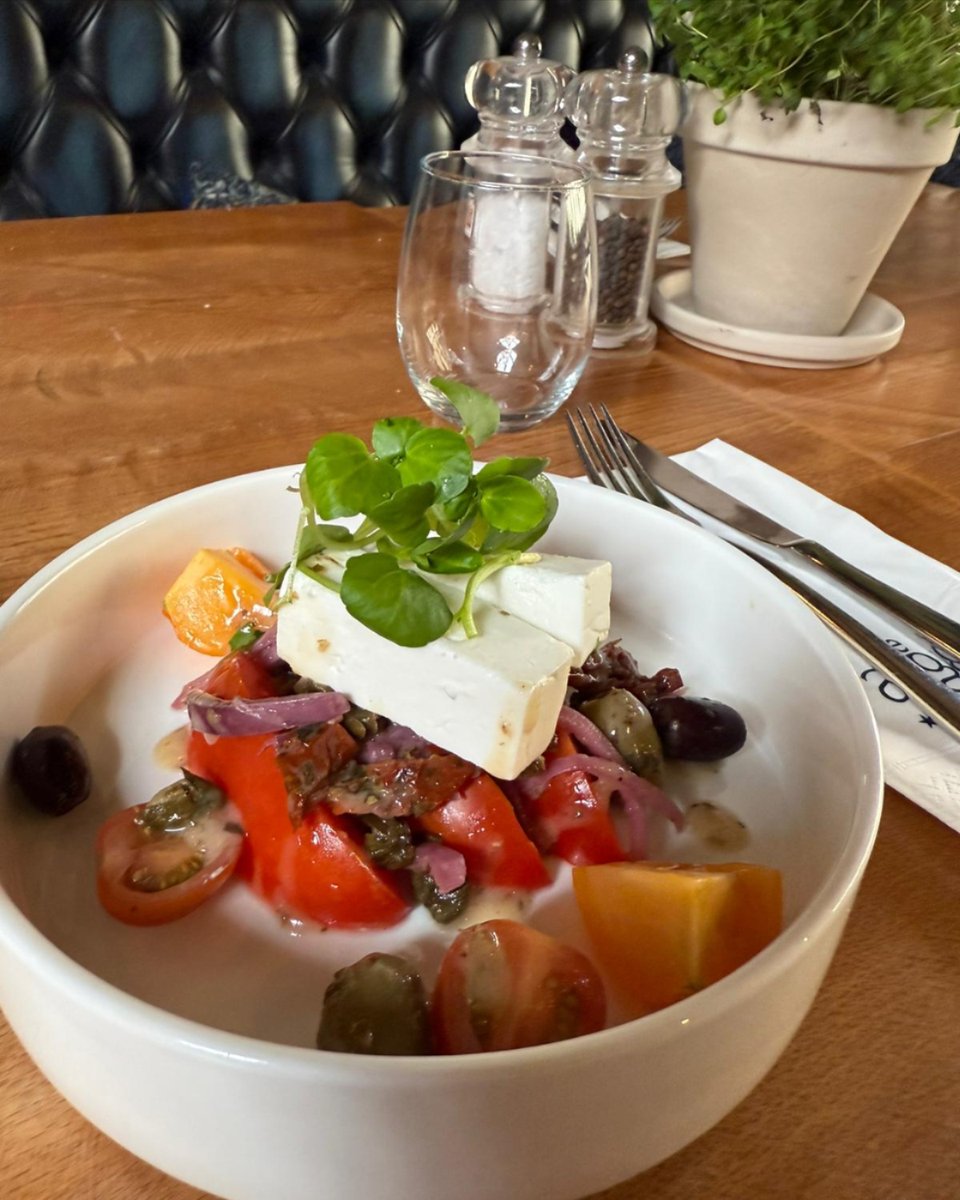 New to the menu 🥗 Greek Salad available as a starter or main dish.

Refreshing and full of summer flavours, perfect for a lazy lunch on a sunny day.

#GreekSalad #AngelPershore #Pershore