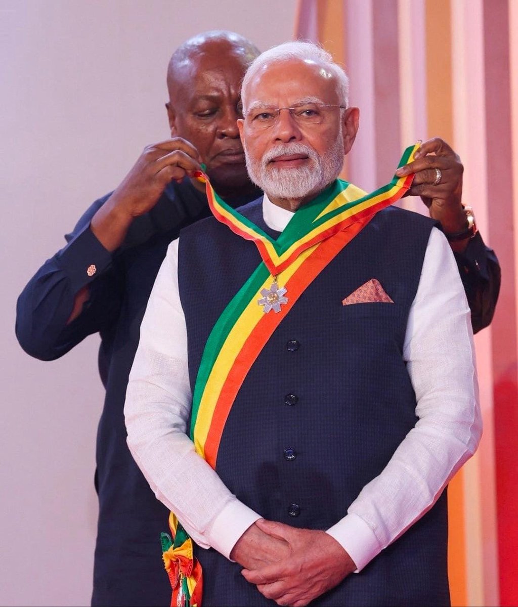 ADV. VEEJAY HARGUDAY (BA, LLB, DLL&LW, CPA ) (@hargudayveejay) on Twitter photo CongratulationsЁЯТР <a href="/narendramodi/">Narendra Modi</a> ji
рджреЗрд╢рд╛рдЪреЗ рд▓реЛрдХрдкреНрд░рд┐рдп рдкрдВрддрдкреНрд░рдзрд╛рди рдорд╛. рд╢реНрд░реА. рдирд░реЗрдВрджреНрд░рдЬреА рдореЛрджреА рд╕рд╛рд╣реЗрдм рдпрд╛рдВрдирд╛ рдШрд╛рдгрд╛ рджреЗрд╢рд╛рдЪрд╛ рд╕рд░реНрд╡реЛрдЪреНрдЪ рдирд╛рдЧрд░реА рд╕рдиреНрдорд╛рди " рдСрдлрд┐рд╕рд░ рдСрдл рдж рдСрд░реНрдбрд░ рдСрдл рдж рд╕реНрдЯрд╛рд░ рдСрдл рдШрд╛рдирд╛ " рдкреНрд░рджрд╛рди рдЭрд╛рд▓реНрдпрд╛рдмрджреНрджрд▓ рдордирдГрдкреВрд░реНрд╡рдХ рдЕрднрд┐рдирдВрджрди....! CongratulationsЁЯТР <a href="/narendramodi/">Narendra Modi</a> ji
рджреЗрд╢рд╛рдЪреЗ рд▓реЛрдХрдкреНрд░рд┐рдп рдкрдВрддрдкреНрд░рдзрд╛рди рдорд╛. рд╢реНрд░реА. рдирд░реЗрдВрджреНрд░рдЬреА рдореЛрджреА рд╕рд╛рд╣реЗрдм рдпрд╛рдВрдирд╛ рдШрд╛рдгрд╛ рджреЗрд╢рд╛рдЪрд╛ рд╕рд░реНрд╡реЛрдЪреНрдЪ рдирд╛рдЧрд░реА рд╕рдиреНрдорд╛рди " рдСрдлрд┐рд╕рд░ рдСрдл рдж рдСрд░реНрдбрд░ рдСрдл рдж рд╕реНрдЯрд╛рд░ рдСрдл рдШрд╛рдирд╛ " рдкреНрд░рджрд╛рди рдЭрд╛рд▓реНрдпрд╛рдмрджреНрджрд▓ рдордирдГрдкреВрд░реНрд╡рдХ рдЕрднрд┐рдирдВрджрди....!