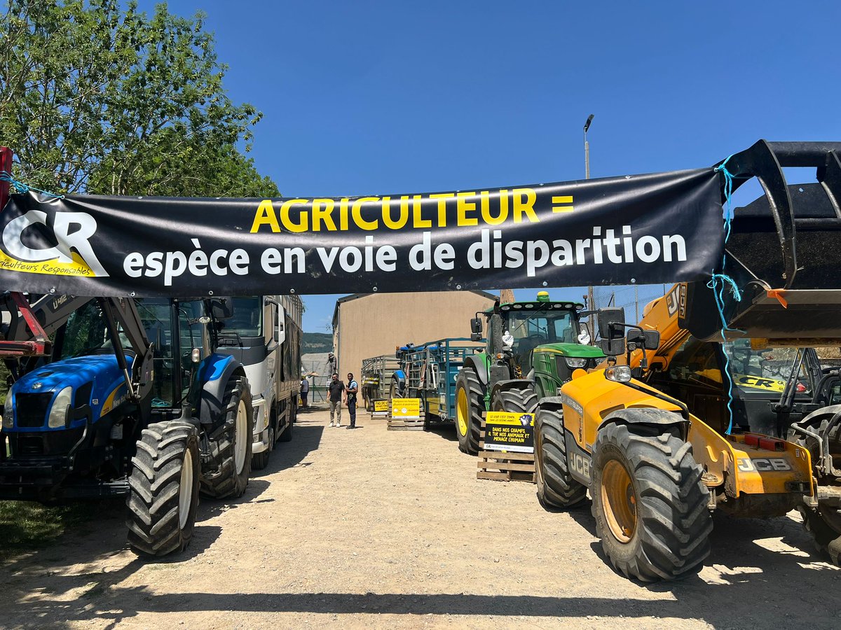 coordinationrur's tweet image. 🔴 AGRICULTEURS = ESPÈCES EN VOIE DE DISPARITION
La #CR de #Lozère était au Comité Grands Prédateurs pour exprimer ses revendications :
- Accélérer les procédures de tir de défense et renforcer leur efficacité
- Reconnaître pleinement les préjudices directs et indirects subis par