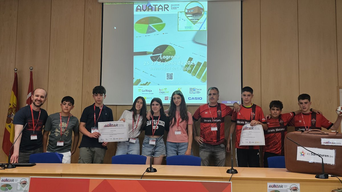 🏆 Navarra brilla en la final nacional AVATAR 2025, promoviendo pensamiento crítico y análisis de datos en estudiantes de ESO y FP.
🥇 IES Sarriguren BHI gana en Categoría A.
🎖️Colegio Luis Amigó, Premio del Público en Categoría B.
👉shre.ink/xjin