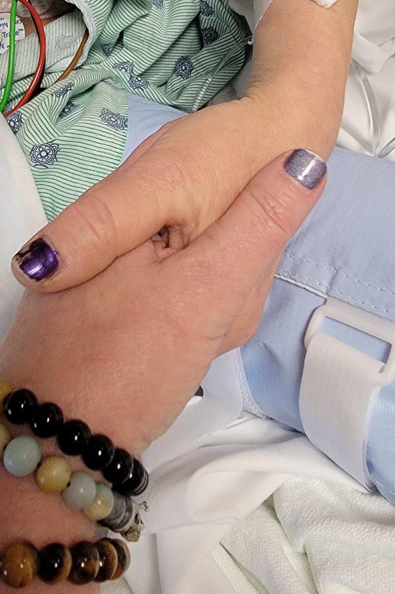 BethHal61394553's tweet photo. It's been 3 years since I held your hand. #siblingslove #igotthis #BestFriendsister https://t.co/mbFT2uNd7n