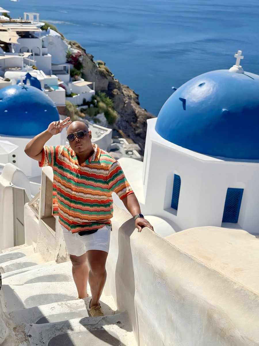 Nolaboi_25's tweet photo. Vacation papi 😜 🇬🇷 #Santorini #Greece #APClass https://t.co/vEhPg2WgEv