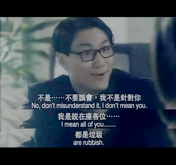 身边有二逼总想跟我比，不是不想比，我是说在座各位都是。。。
本人有摩洛哥老婆，结过三次婚，上过电视、头条、新闻等媒体，住过100多次四五星酒店，去过10多个国家！
就当以上都不算，我还有五千多个阿语学生，以及上万粉丝。