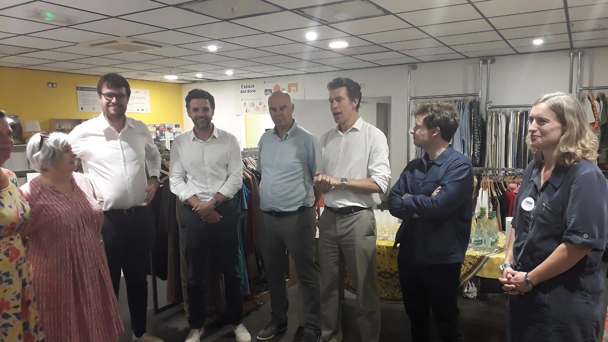 Une nouvelle boutique #Emmaüs inaugurée au Westfield Forum des Halles

L’ADRAQH était représentée mercredi 2 juillet à l’inauguration de la nouvelle boutique Emmaüs du Westfield Forum des Halles, installée au 4e niveau face à la gare Châtelet-Les Halles. 

adraqh.fr/une-nouvelle-b…