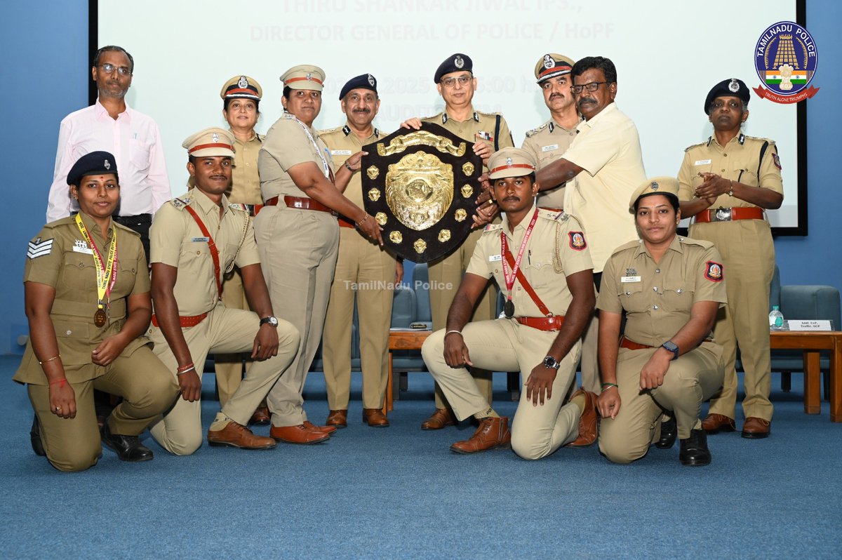 2024 ஆம் ஆண்டிற்கான மாநில அளவிலான காவல் பணிதிறனாய்வு போட்டிகளில் பங்கேற்று வெற்றி பெற்றவர்களுக்கு பதக்கங்கள் மற்றும் சான்றிதழ்கள் வழங்கிய காவல்துறை இயக்குநர்/படைத்தலைவர் அவர்கள் தொடர்பான பத்திரிக்கை செய்தி.

#PressNote #TNDGP #TNHoPF #Medals #TamilNaduPolice #TNpolice