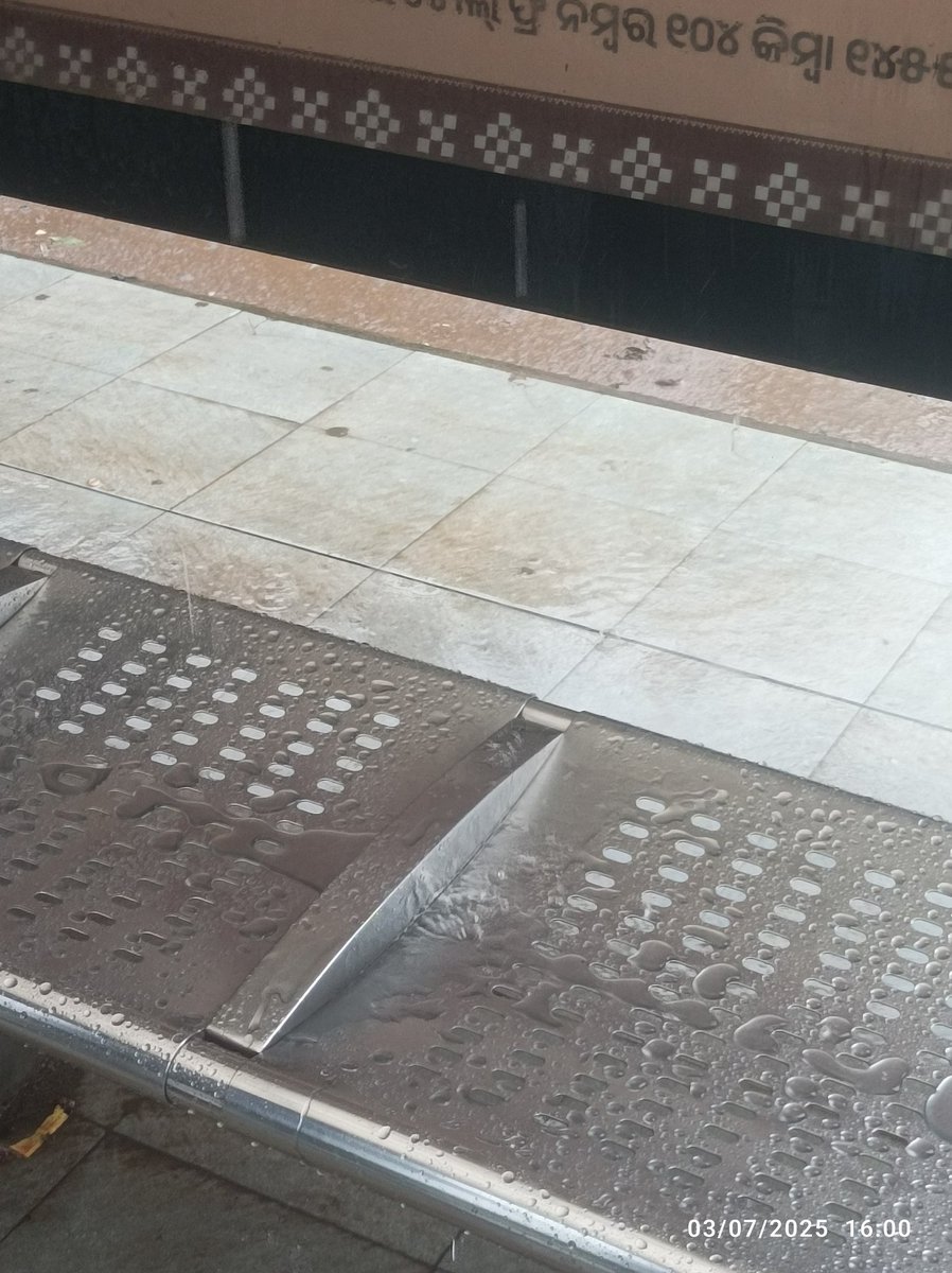 Sumitraul88's tweet photo. @CRUT_BBSR is the #amabus stop only for summer not for monsoon?
This type of condition at all bus stoppages in the rain. @CRUT_BBSR please clean all bus stoppages roof to block water leakage. https://t.co/wSt1bZFOa9